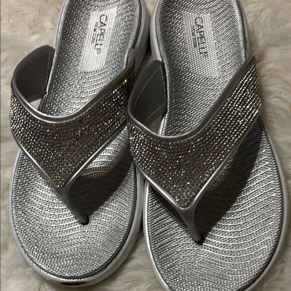 Capelli of New York Silver Sporty Sandals - Picture 5 of 6